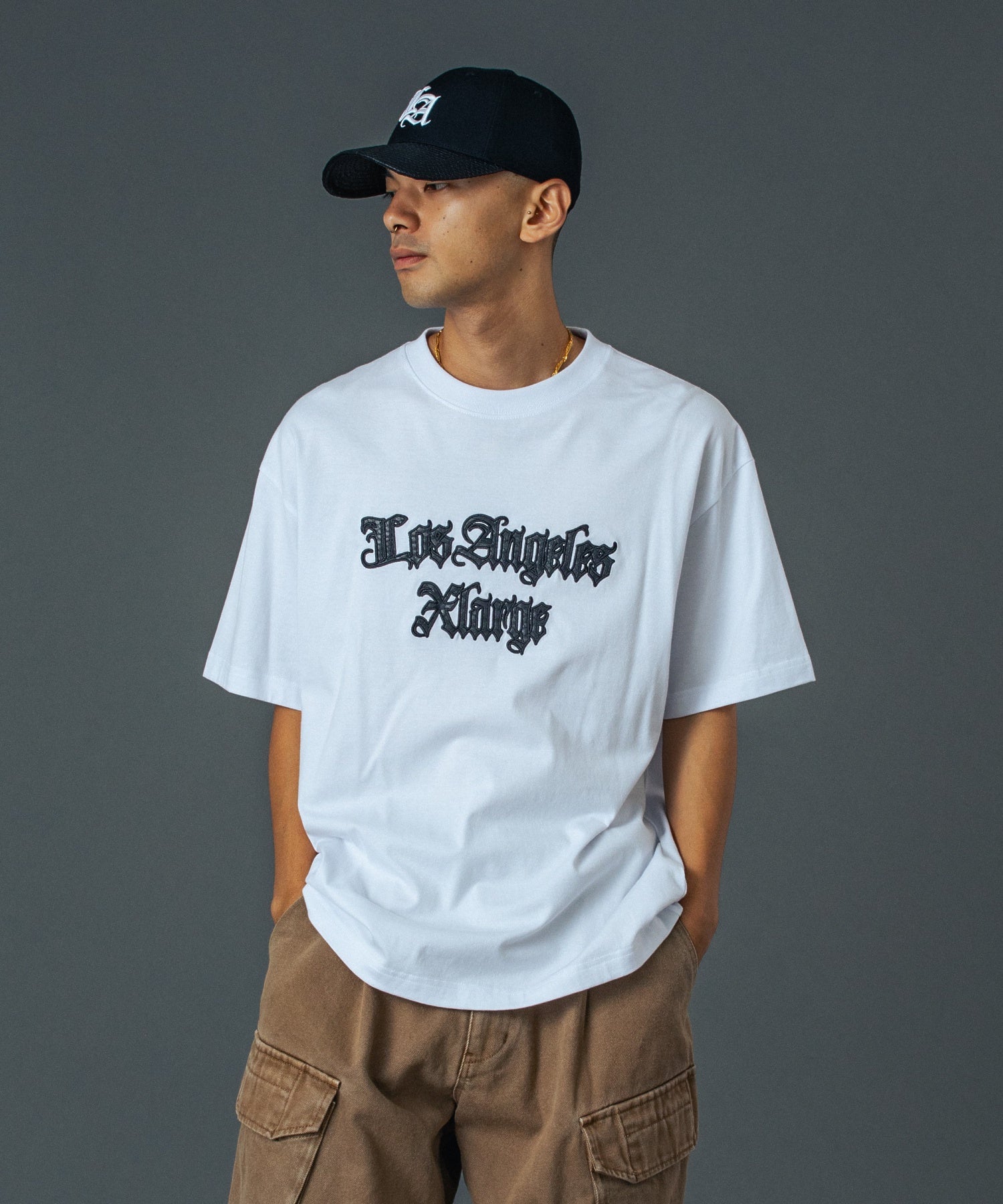 เสื้อยืดแขนสั้น XLARGE รุ่น CROC OLD ENGLISH S/S TEE