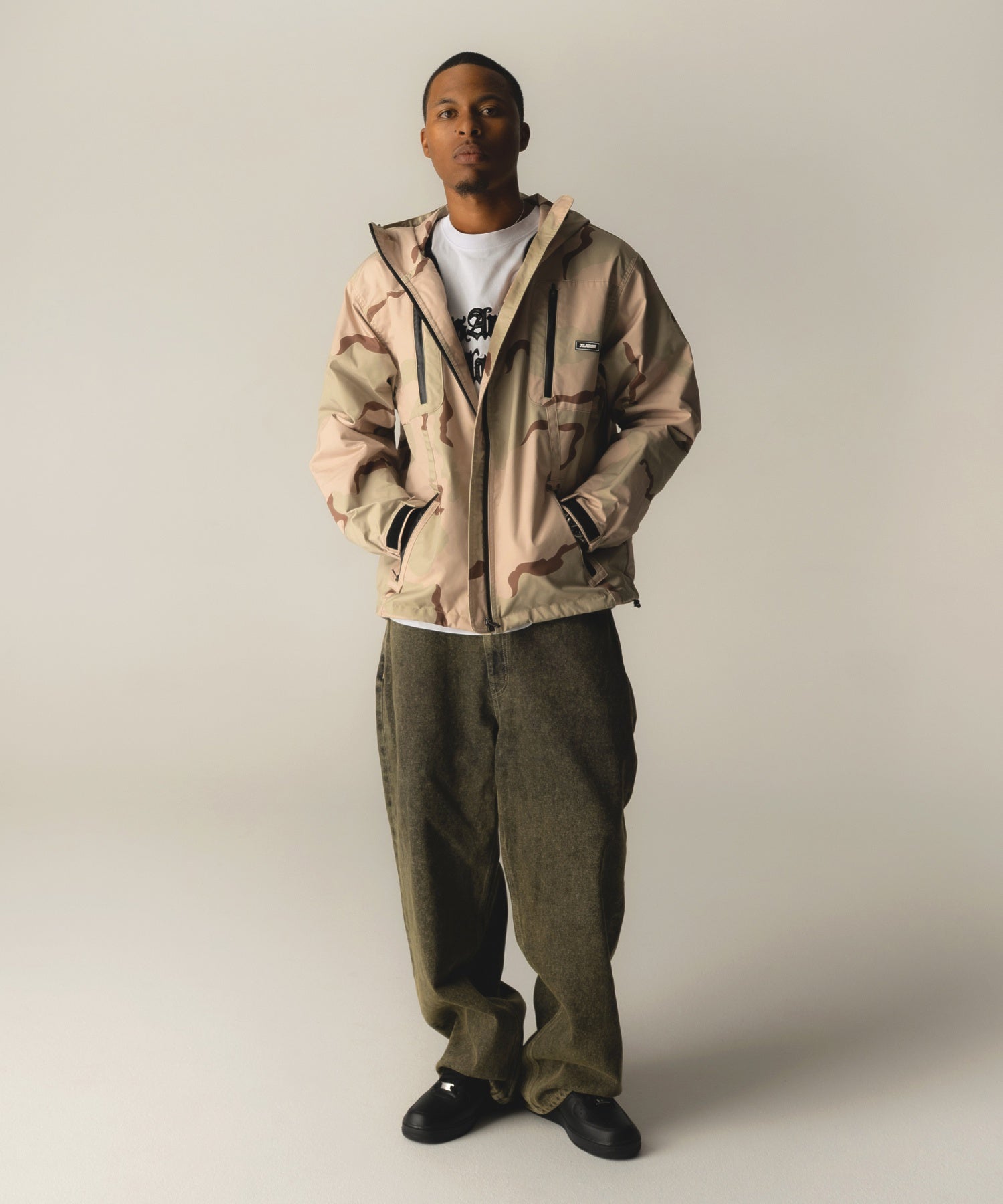 เสื้อยืดแขนสั้น XLARGE รุ่น CROC OLD ENGLISH S/S TEE