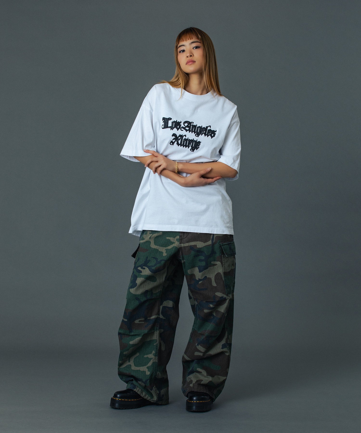 เสื้อยืดแขนสั้น XLARGE รุ่น CROC OLD ENGLISH S/S TEE