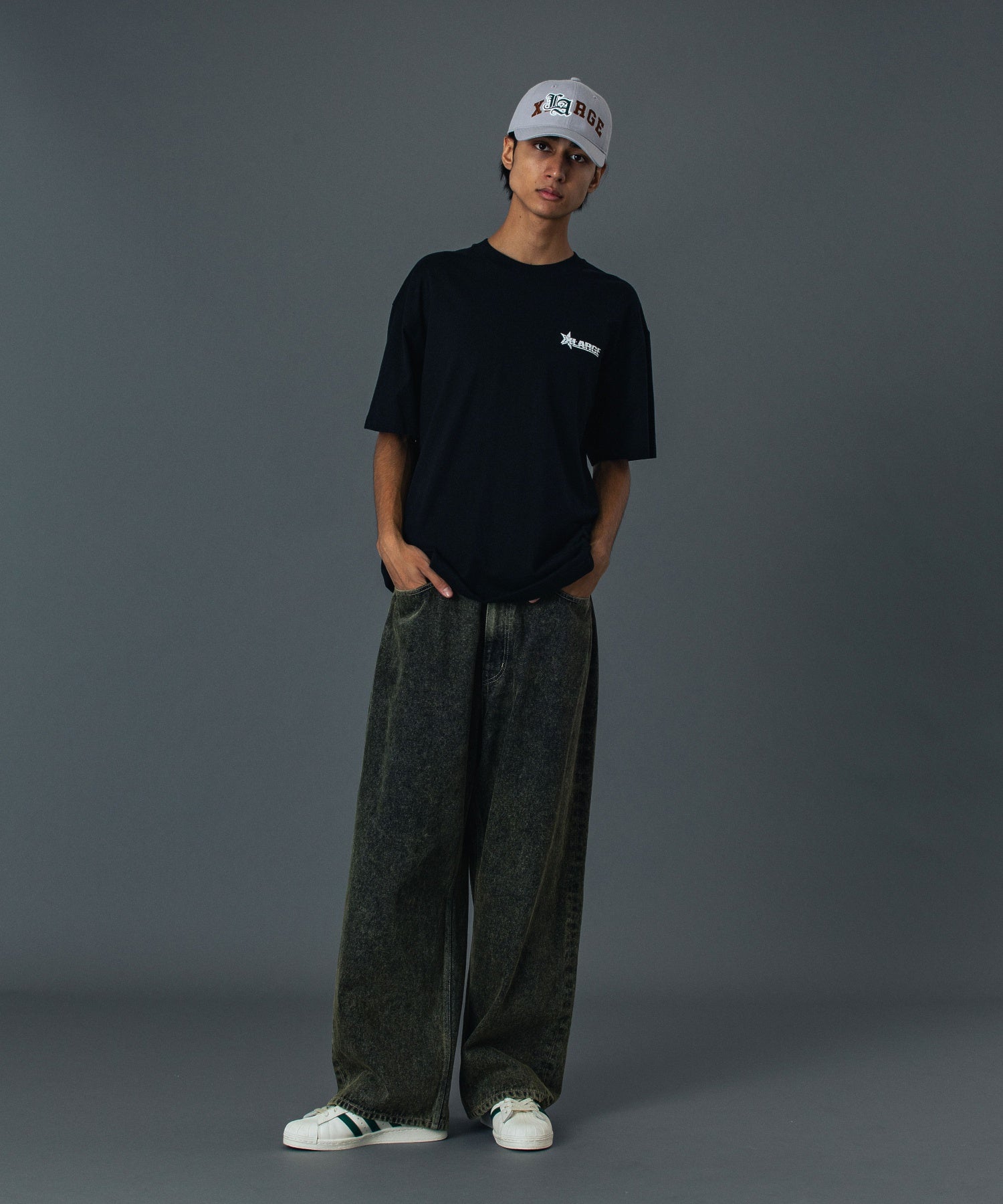 เสื้อยืดแขนสั้น XLARGE รุ่น COMPILATION LOGO S/S TEE