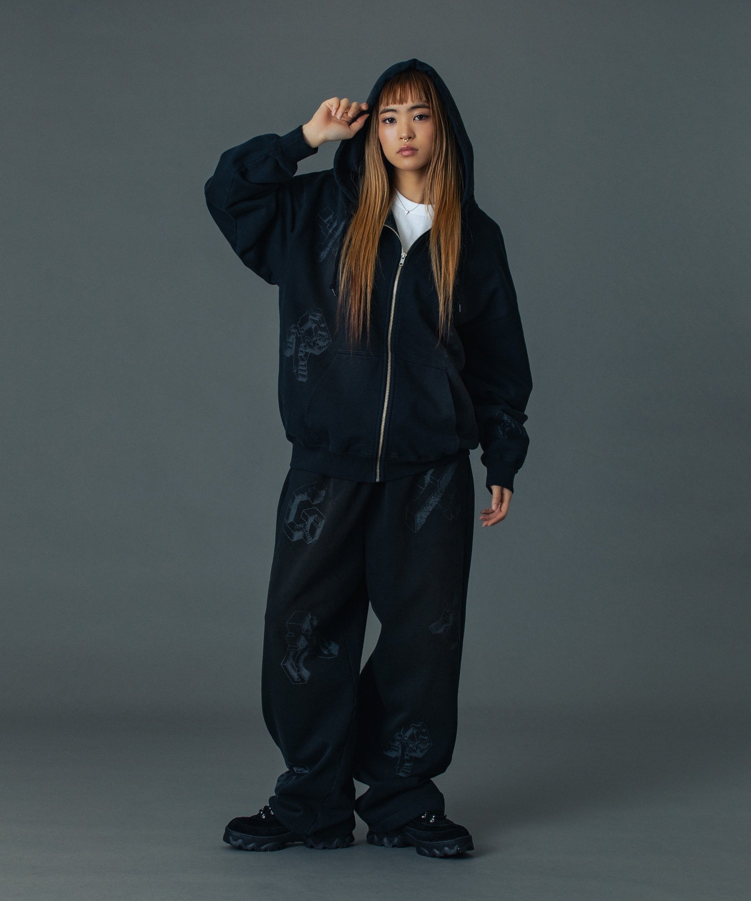 เสื้อฮู้ด XLARGE รุ่น GEOMETRIC ZIP UP HOODED SWEATSHIRT