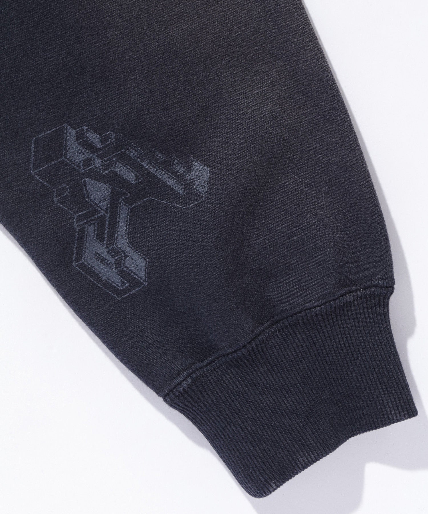 เสื้อฮู้ด XLARGE รุ่น GEOMETRIC ZIP UP HOODED SWEATSHIRT