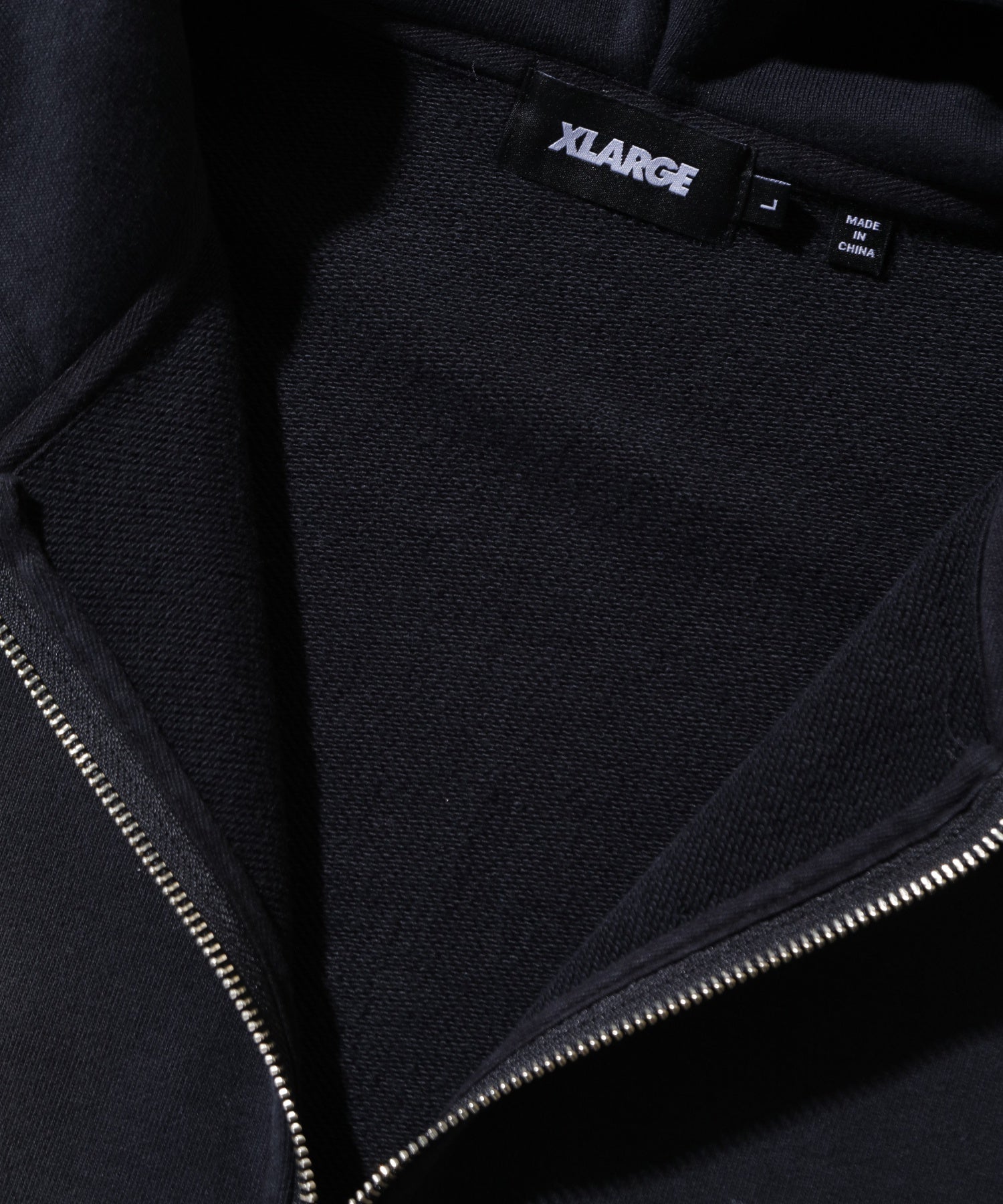 เสื้อฮู้ด XLARGE รุ่น GEOMETRIC ZIP UP HOODED SWEATSHIRT