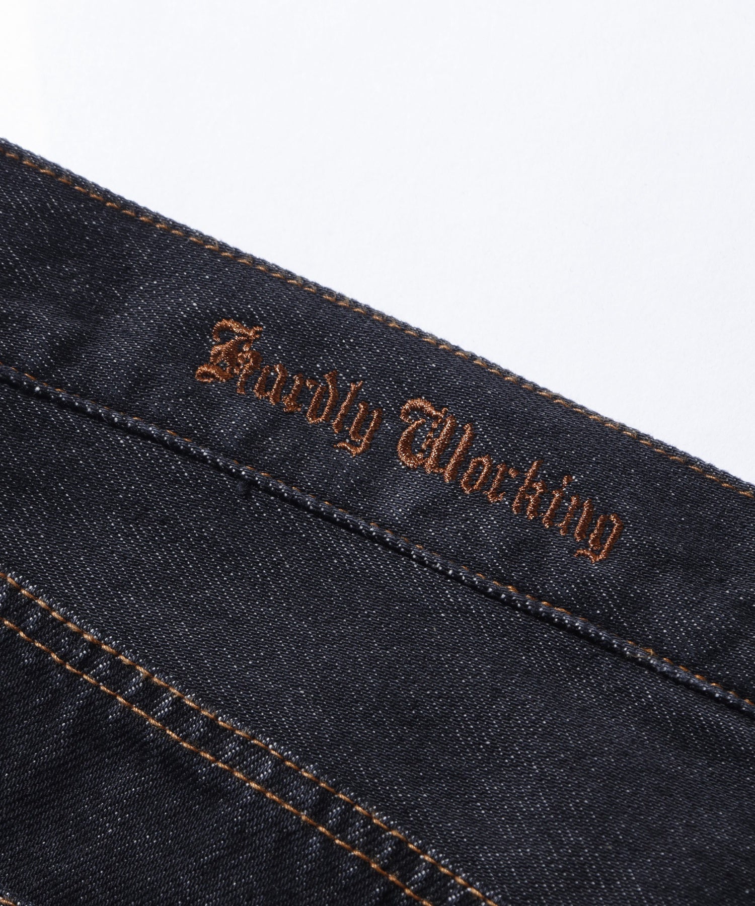 กางเกงยีนส์ผ้าเดนิม XLARGE รุ่น RAGE LOGO DENIM PANTS