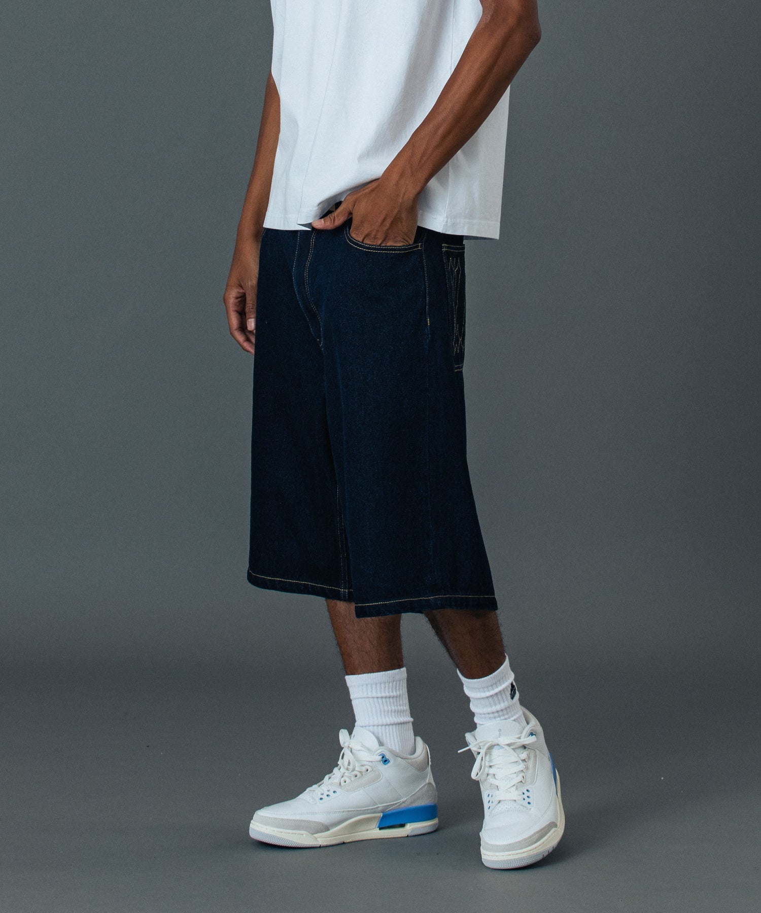 กางเกงยีนส์ขาสั้น XLARGE รุ่น STITCHED LOGO DENIM SHORTS