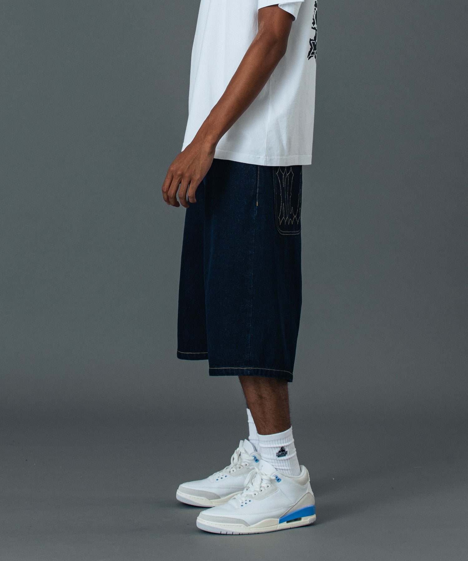 กางเกงยีนส์ขาสั้น XLARGE รุ่น STITCHED LOGO DENIM SHORTS