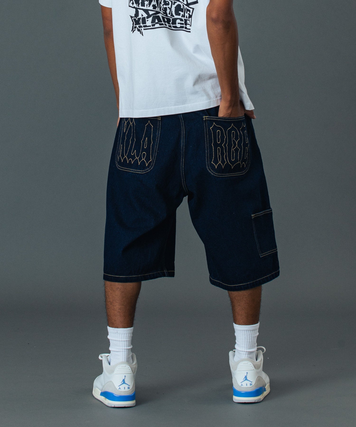 กางเกงยีนส์ขาสั้น XLARGE รุ่น STITCHED LOGO DENIM SHORTS