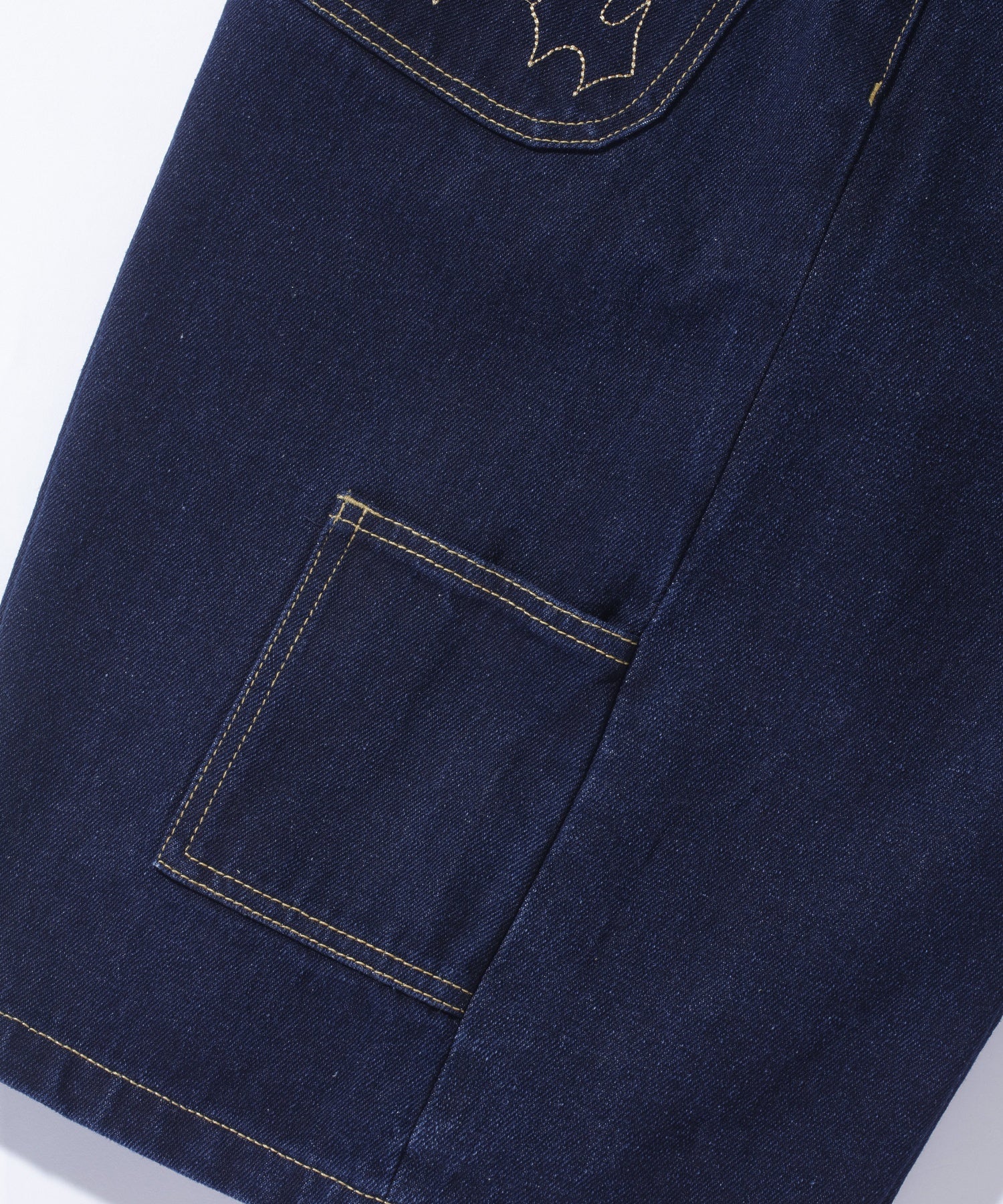 กางเกงยีนส์ขาสั้น XLARGE รุ่น STITCHED LOGO DENIM SHORTS