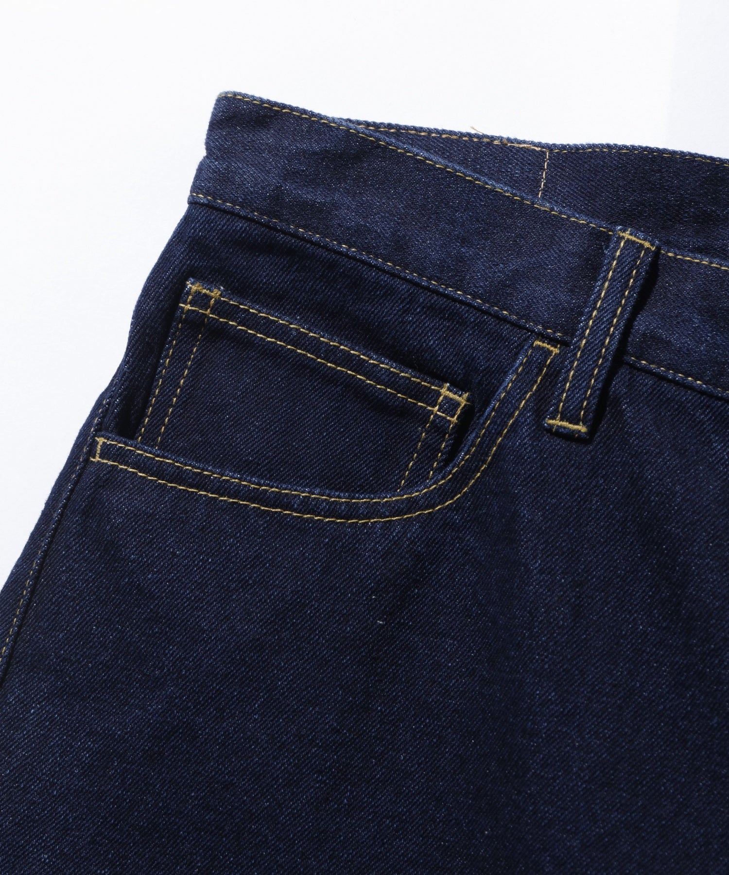 กางเกงยีนส์ขาสั้น XLARGE รุ่น STITCHED LOGO DENIM SHORTS