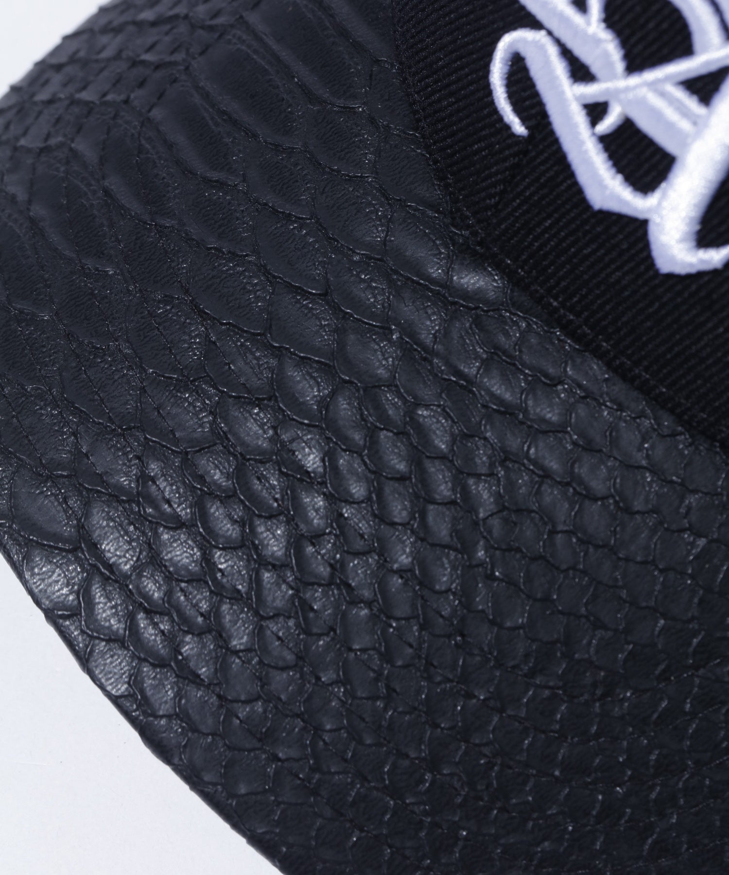 หมวก XLARGE รุ่น CROC OLD ENGLISH CAP