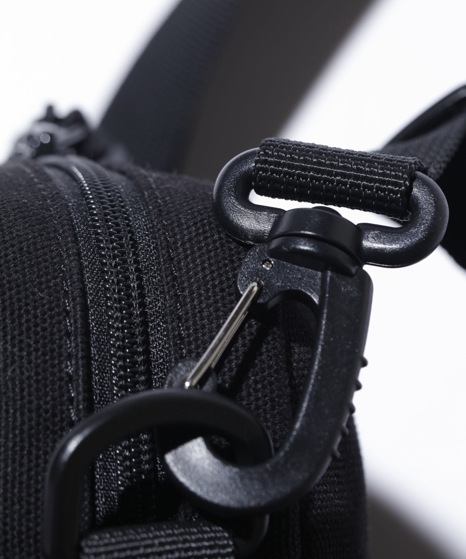 กระเป๋าสะพายไหล่ XLARGE รุ่น CANVAS TACTICAL SHOULDER BAG