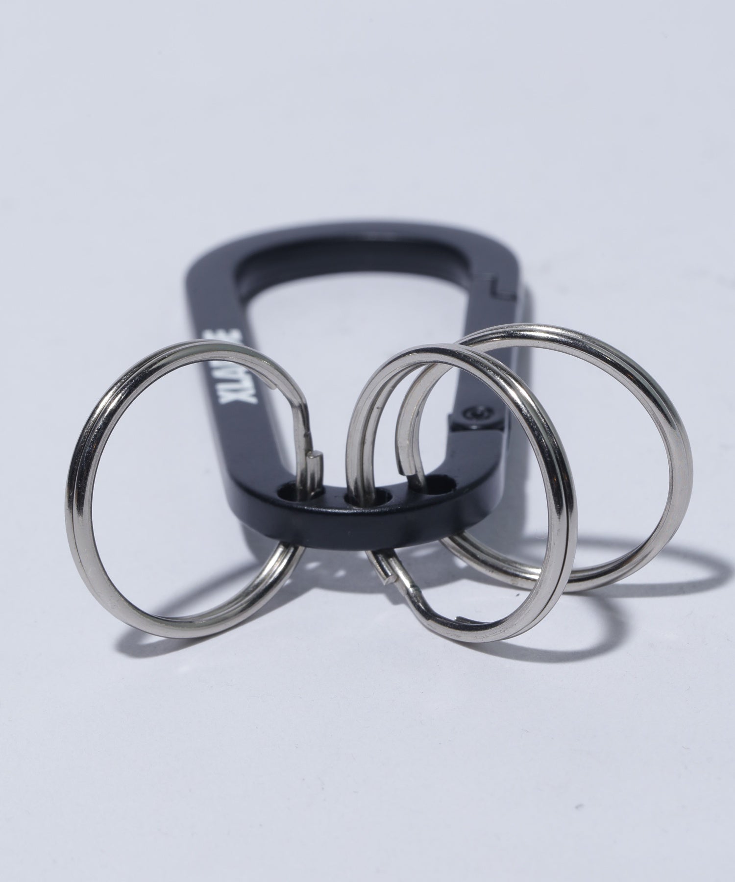 พวงกุญแจ XLARGE รุ่น STANDARD LOGO KEYRING CARABINER