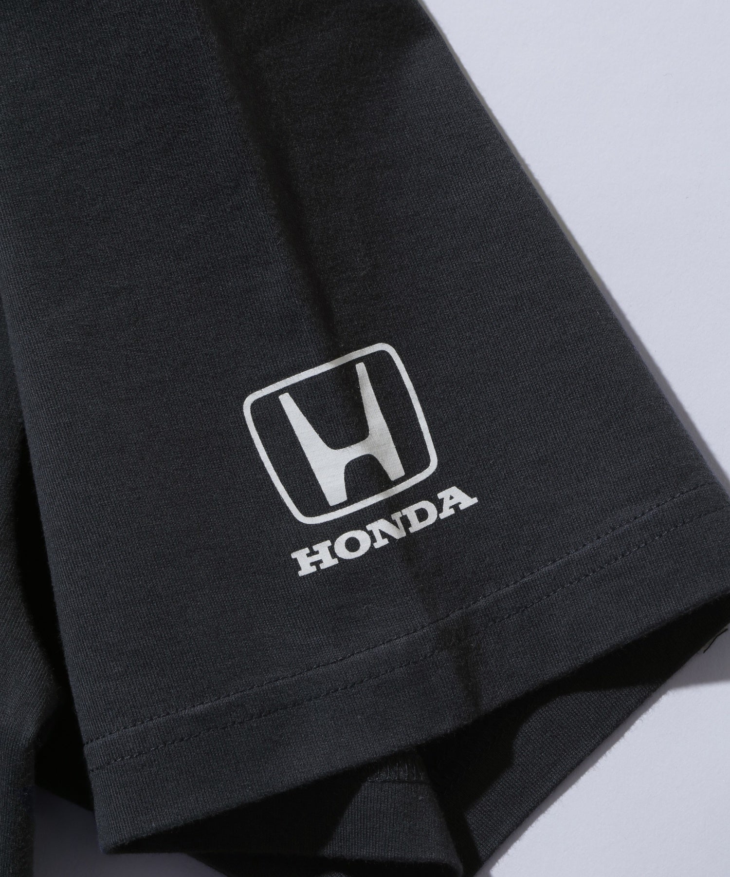 เสื้อยืดแขนสั้น XLARGE x Honda SHOWOFF S/S TEE