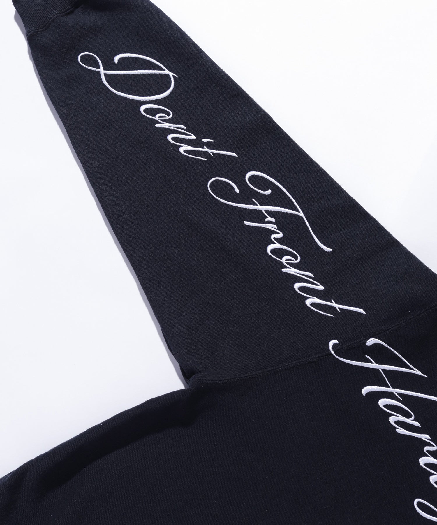เสื้อฮู้ด Xlarge รุ่น CURSIVE ZIP UP HOODED SWEATSHIRT