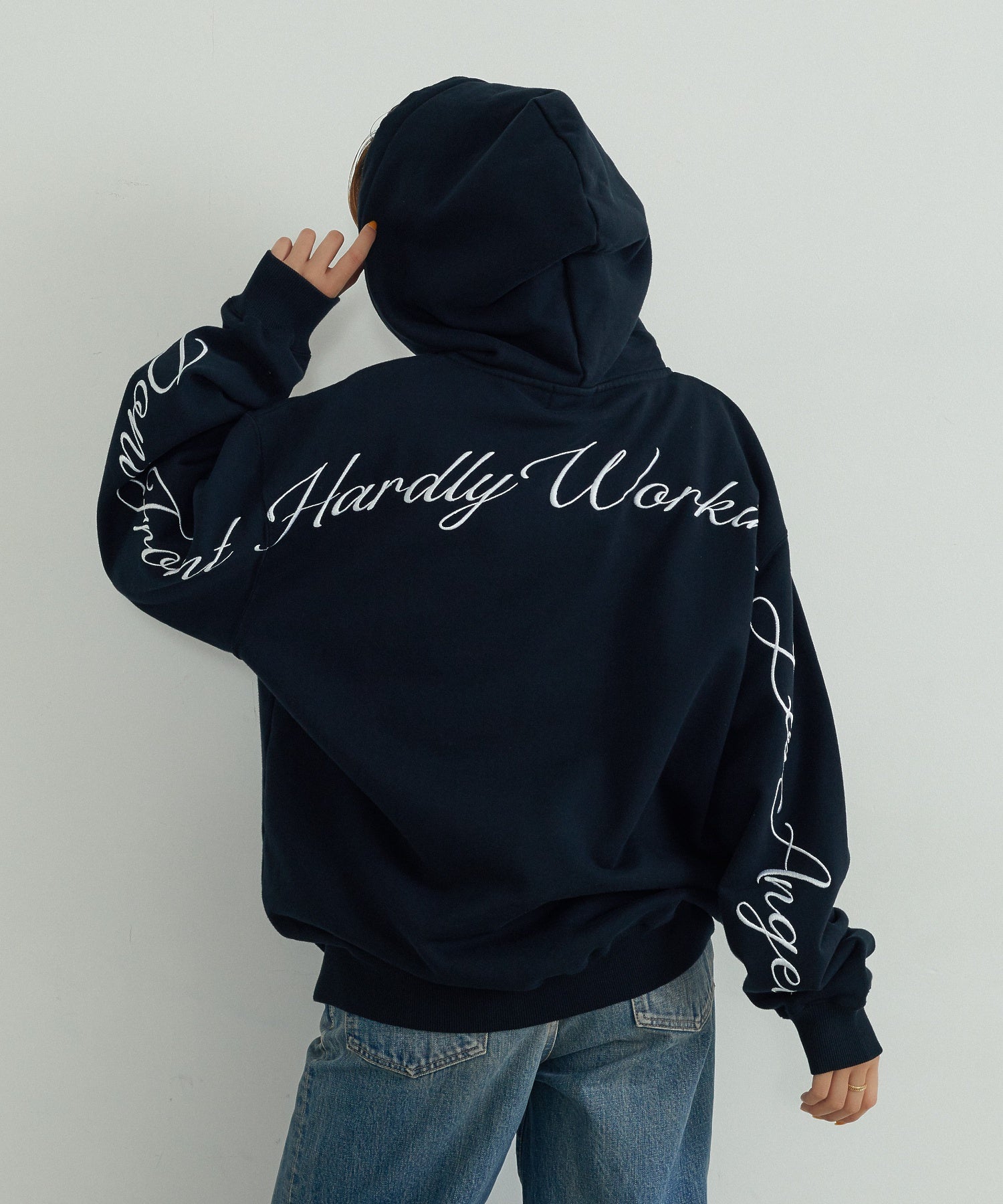 เสื้อฮู้ด Xlarge รุ่น CURSIVE ZIP UP HOODED SWEATSHIRT