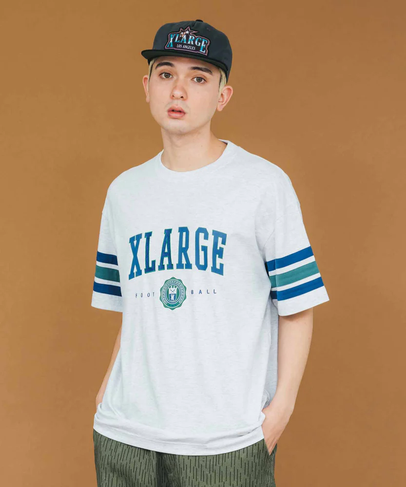 เสื้อยืดแขนสั้น XLARGE รุ่น XL Football S/S Tee