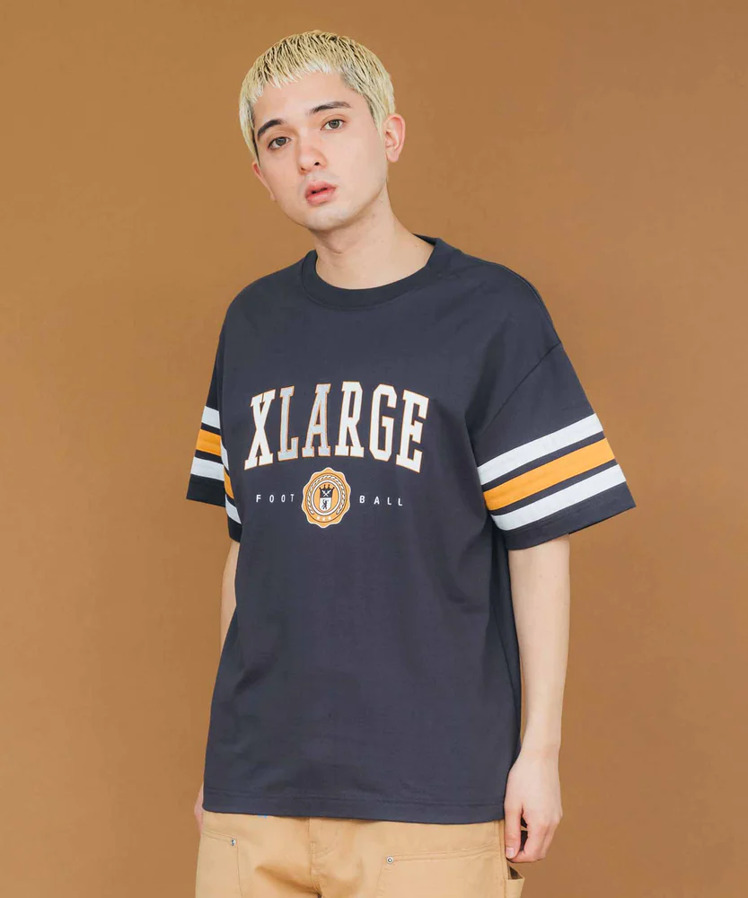เสื้อยืดแขนสั้น XLARGE รุ่น XL Football S/S Tee