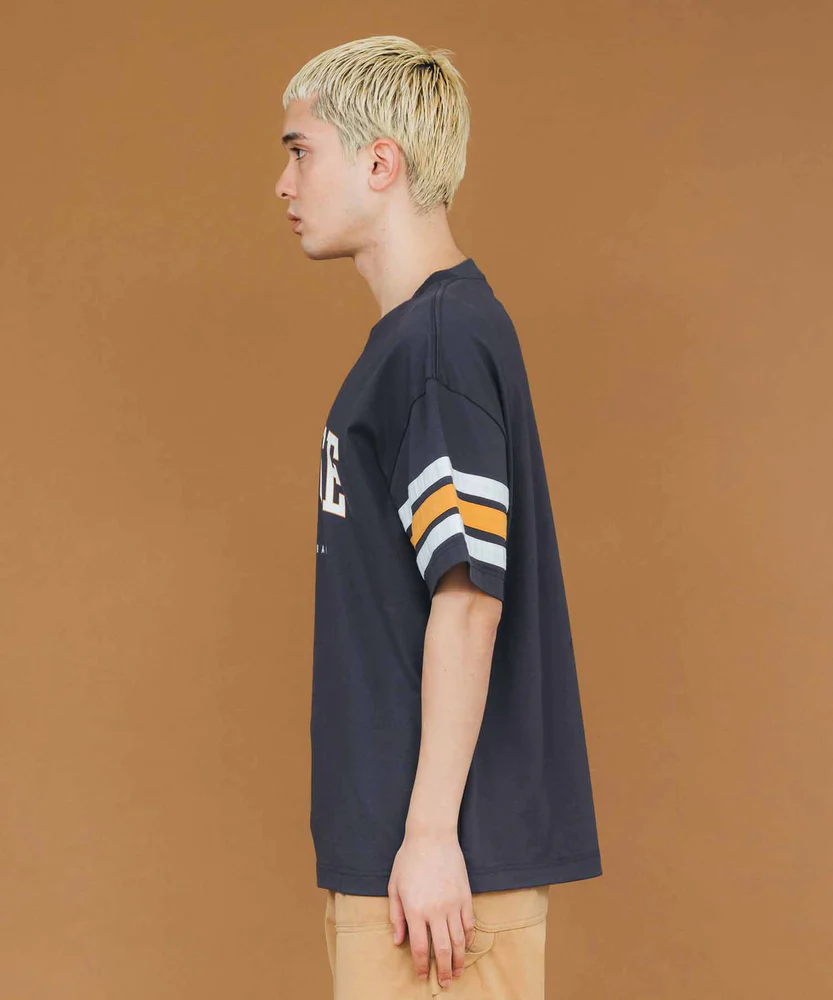 เสื้อยืดแขนสั้น XLARGE รุ่น XL Football S/S Tee
