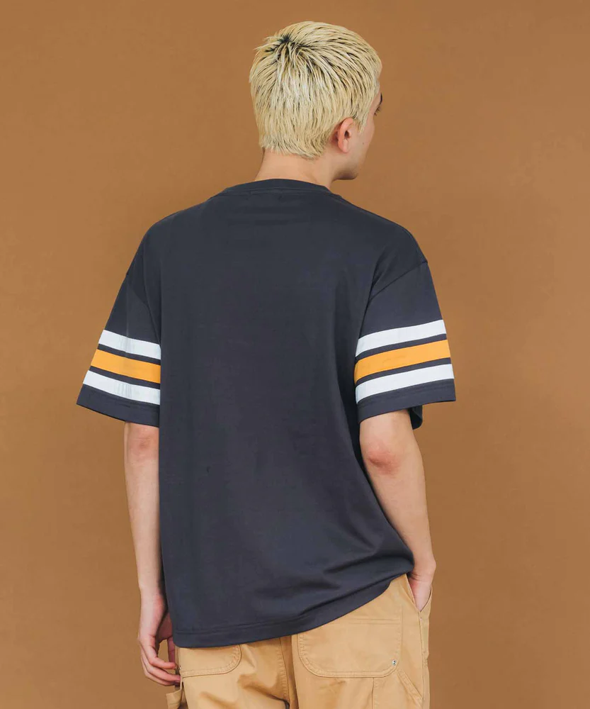 เสื้อยืดแขนสั้น XLARGE รุ่น XL Football S/S Tee