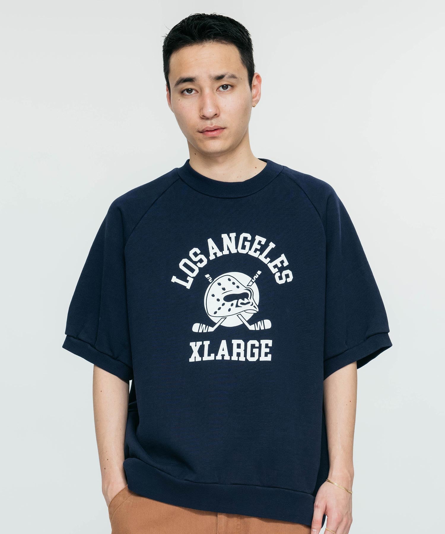 เสื้อสเวตเตอร์ XLARGE รุ่น Hockey Logo S/S Crewneck Sweat