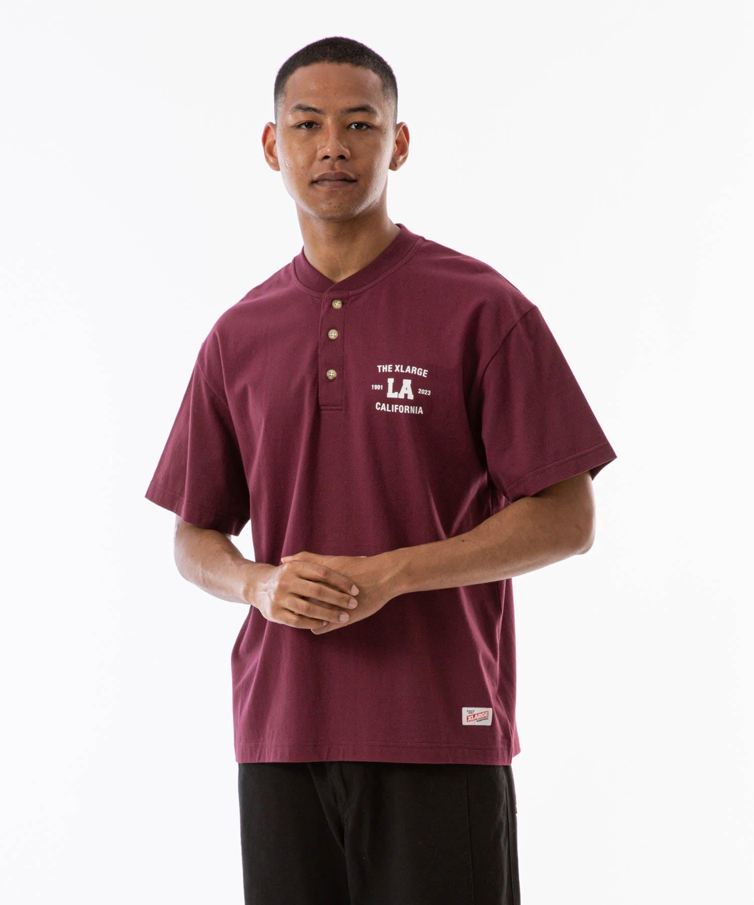 เสื้อยืดแขนสั้น XLARGE รุ่น COLLEGE LOGO HENLEY NECK S/S TEE