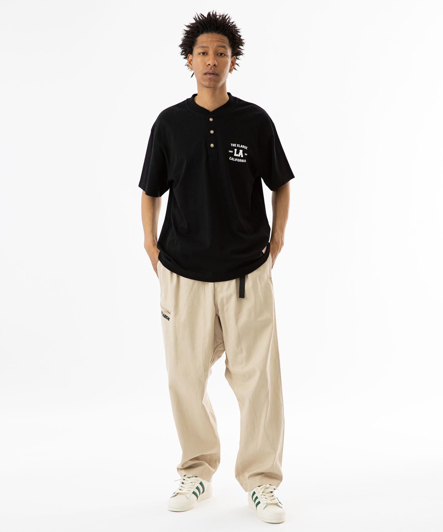 เสื้อยืดแขนสั้น XLARGE รุ่น COLLEGE LOGO HENLEY NECK S/S TEE